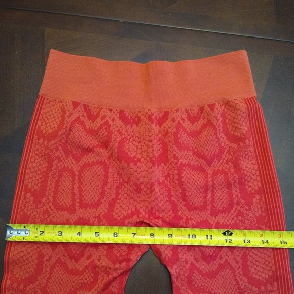 Yoga Set - Sports Bra & High Waisted Legging - Red Snakeskin - Size Small - Picture 13 of 15